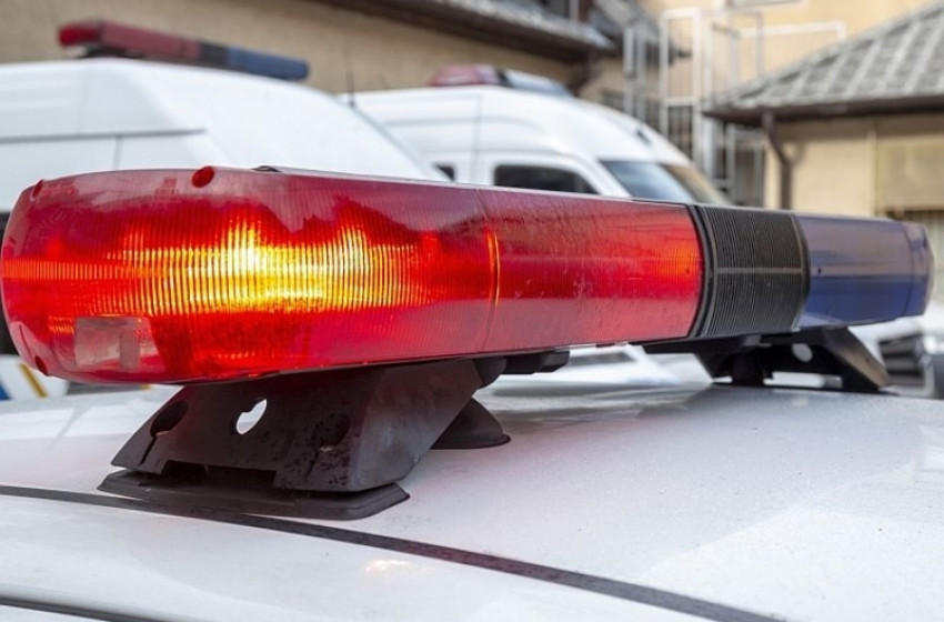 Rendőrök állítottak elő egy utcán dulakodó párt Kapuváron, gyanús csomagok is előkerültek a férfi cipőjéből